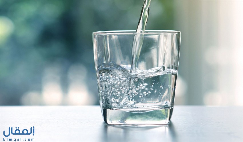 ما هو الفرق بين الماء منزوع الأيونات والماء المقطر، واستخدام كلًا منهما؟