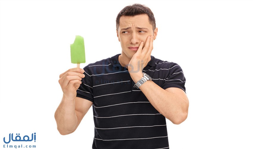 أسباب حساسية الأسنان بعد تناول الأطعمة الباردة وأعراضها وعلاجها
