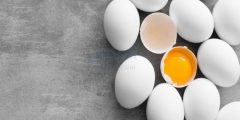 هل البيض يزيد من مستوى الكوليسترول في الدم؟