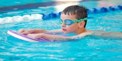 كم عدد السعرات الحرارية التي تحرقها عند ممارسة السباحة؟