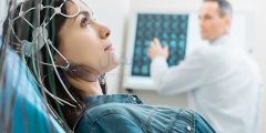 لماذا يتم إجراء مخطط كهربية الدماغ EEG؟ وشرح نتائجه