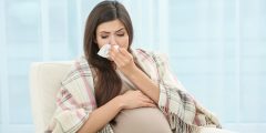 السعال والبرد أثناء الحمل في الشهور الأولى؛ ما هي الأدوية الآمنة لكحة الحامل