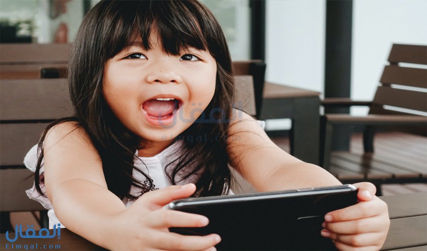 كيف تؤثر الأجهزة الذكية على نمو طفلك؟